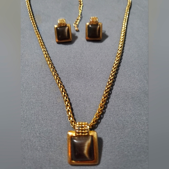 Gold Tone - Cable Chain - Necklace & Earrings Set - Item 303 - Picture 2 of 4